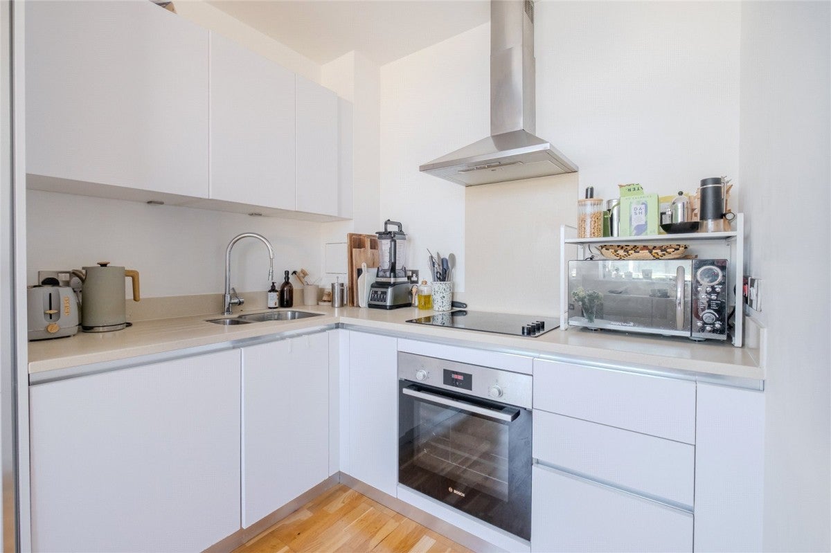 Flat Streatham High Road in Greater London