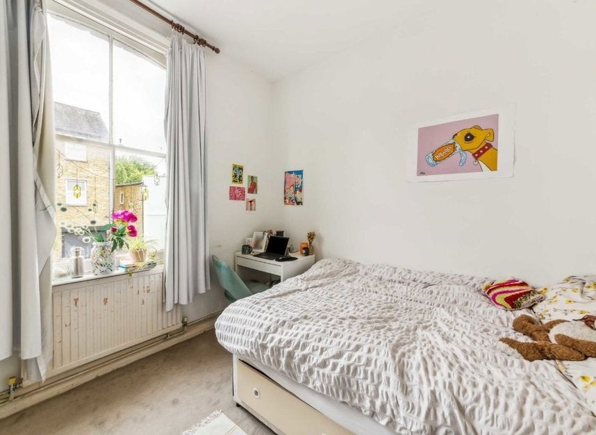 Flat Charteris Road in Greater London