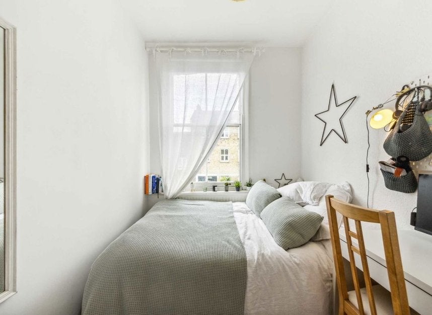 Flat Charteris Road in Greater London
