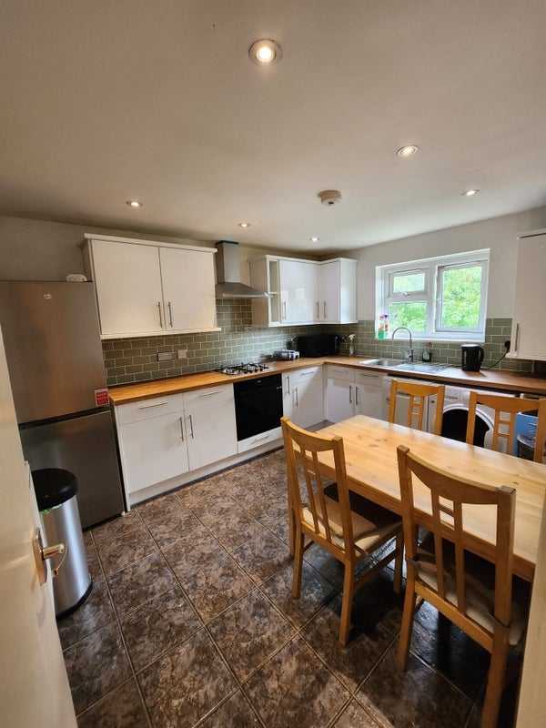 Room Meadow Row in Greater London