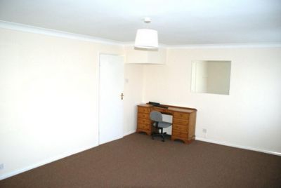 Flat Bramley Road in Greater London