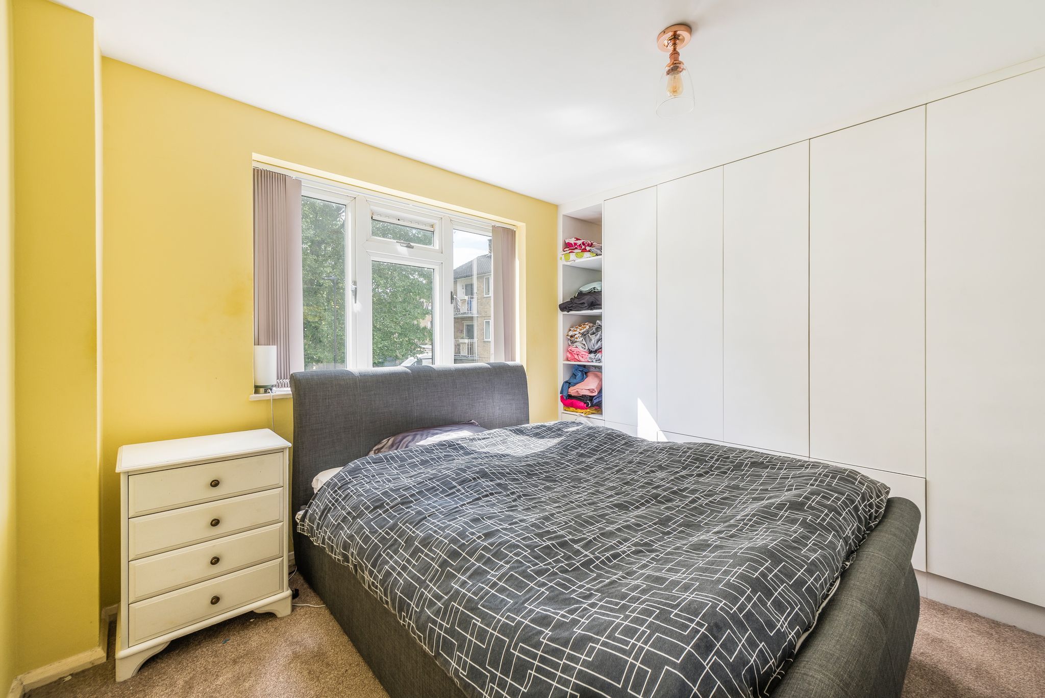 Flat Beaconsfield Close in Greater London