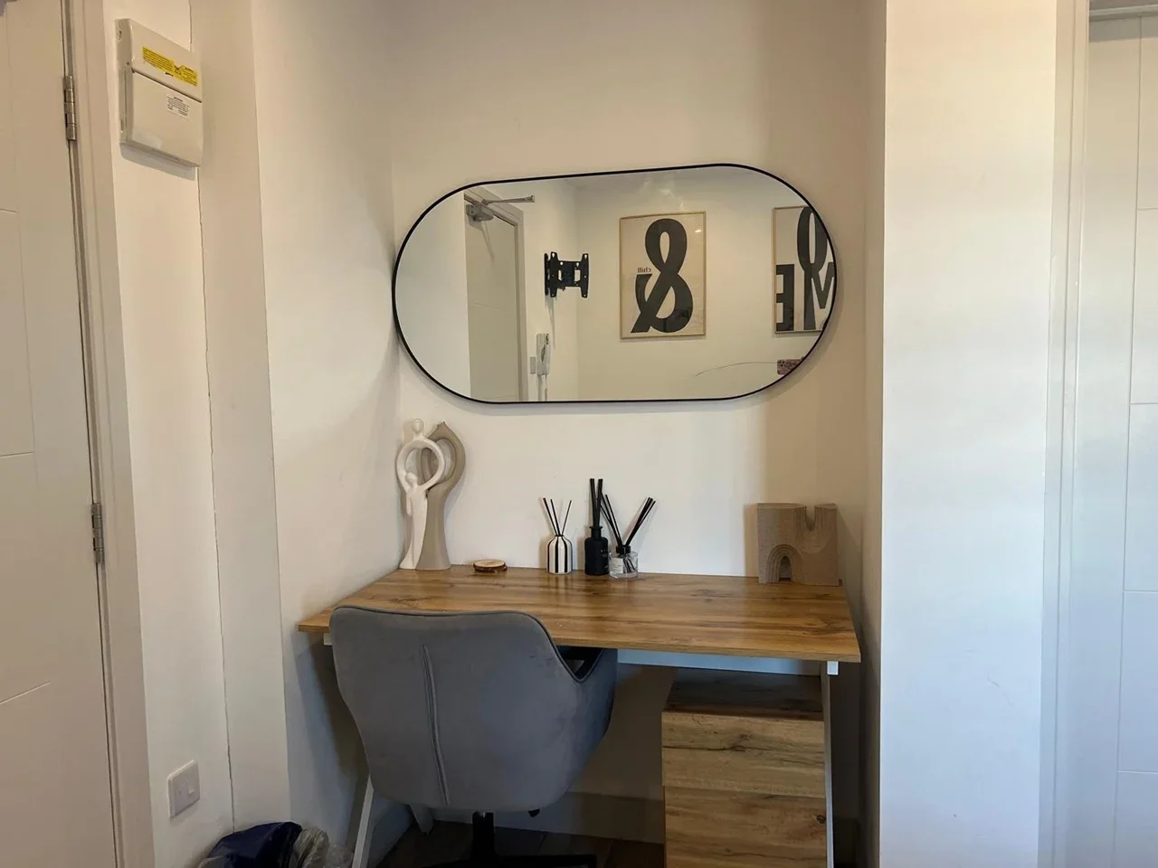 Room Benhill Avenue in Greater London