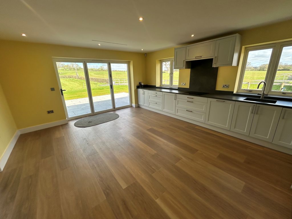 House Crown Lane in Hartlebury