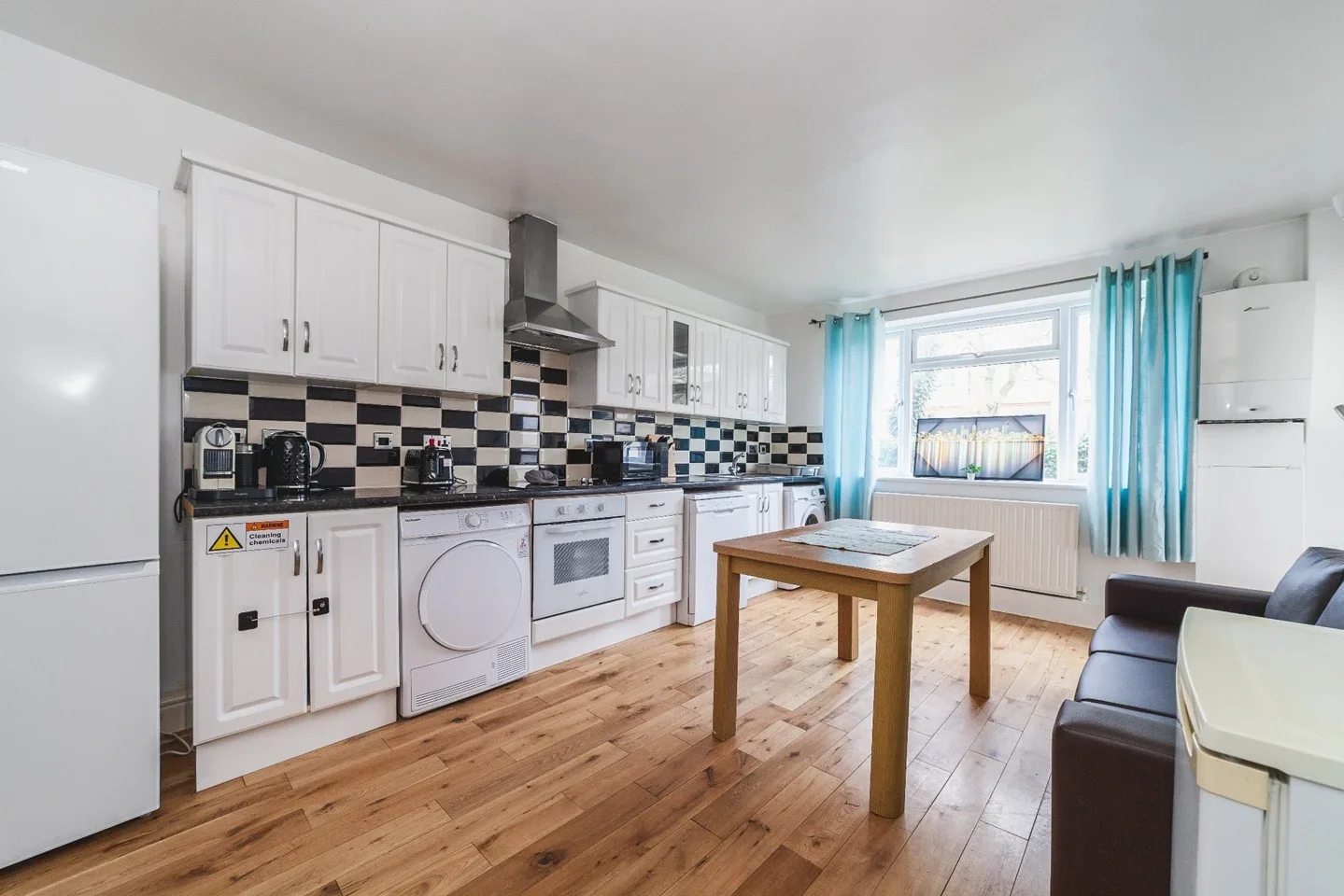 Room Queensmill Road in Greater London