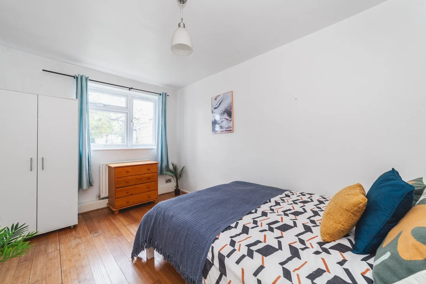 Room Queensmill Road in Greater London