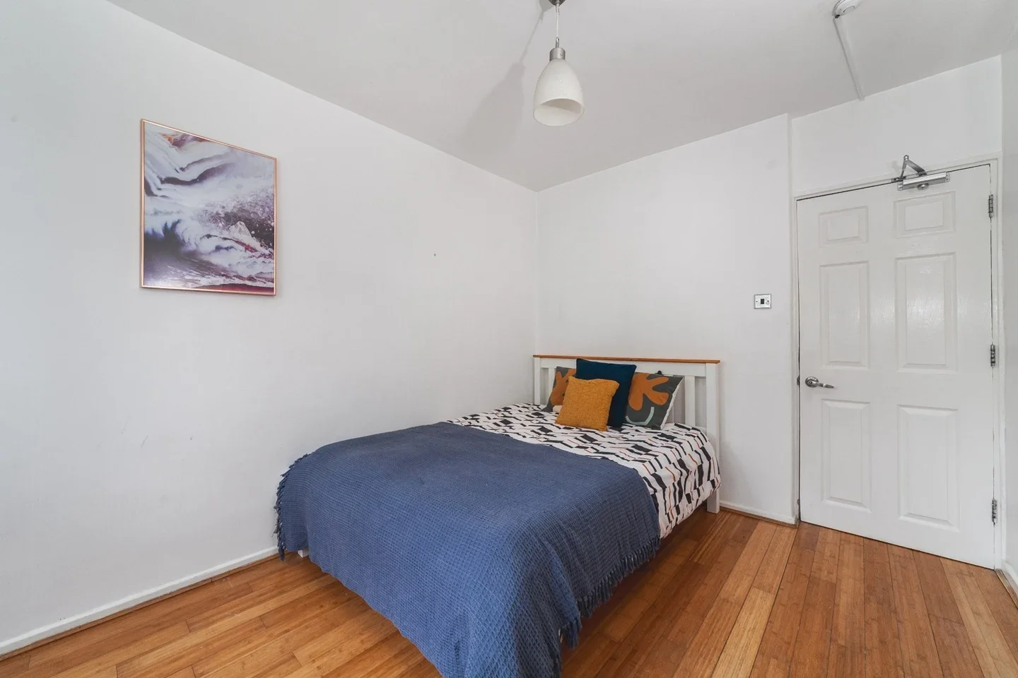 Room Queensmill Road in Greater London