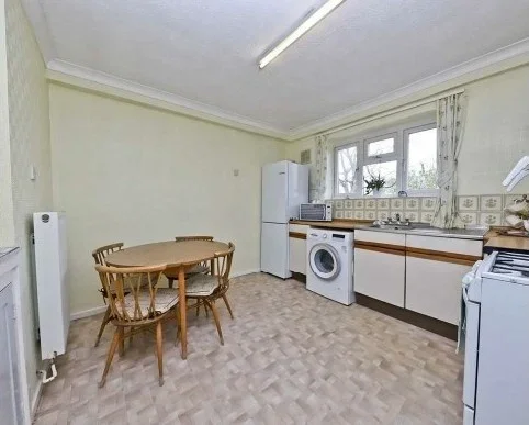 Flat Beechwood Avenue in Greater London