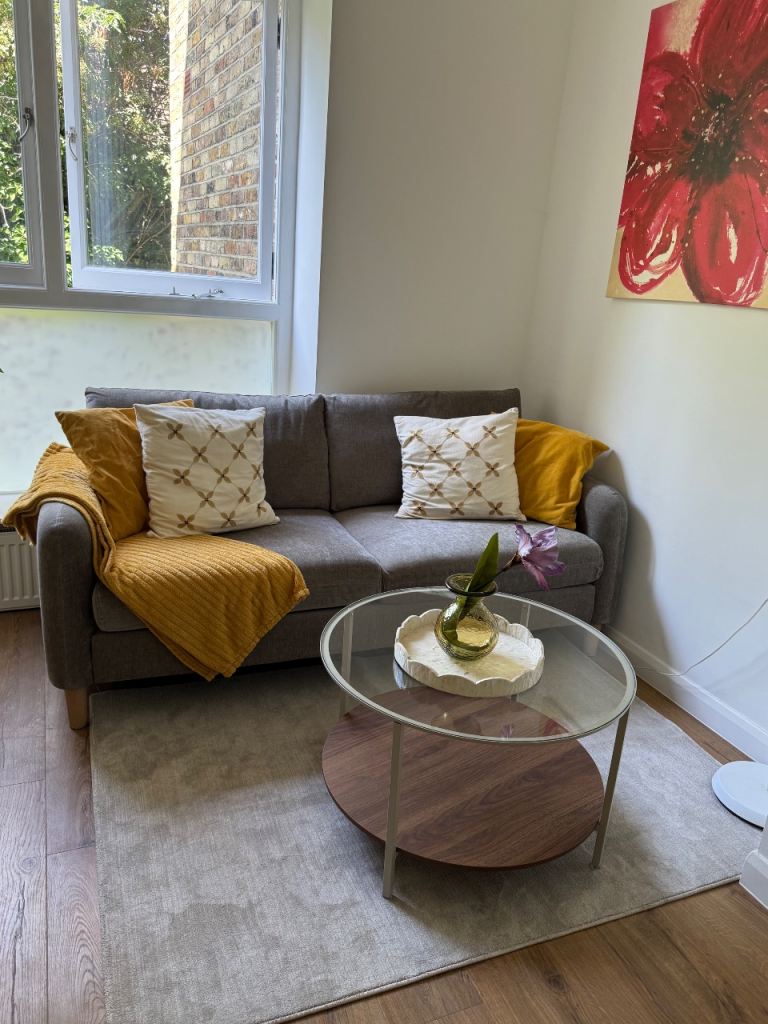 Flat Shepherds Bush Green in Greater London