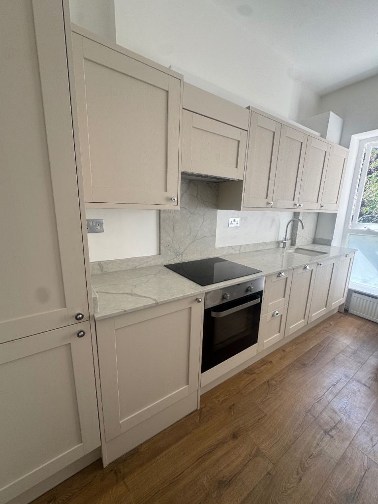 Flat Shepherds Bush Green in Greater London