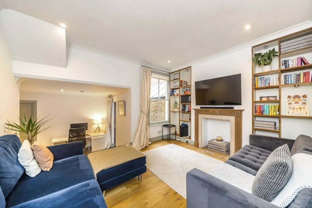 Flat Culmstock Road in Greater London