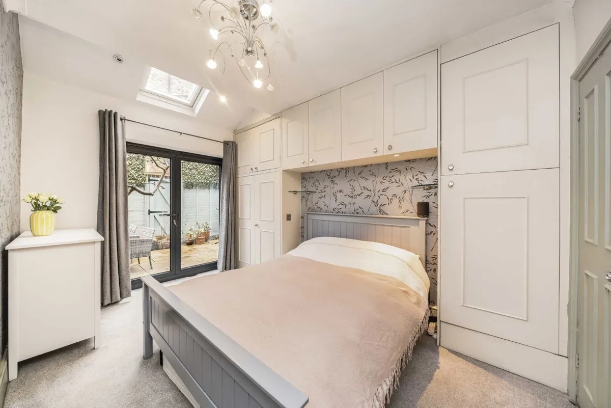 Flat Culmstock Road in Greater London
