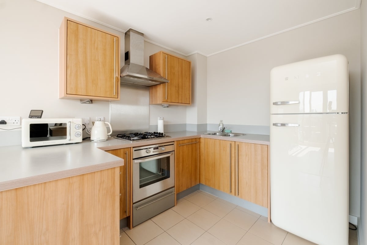 Flat Eden Grove in Greater London