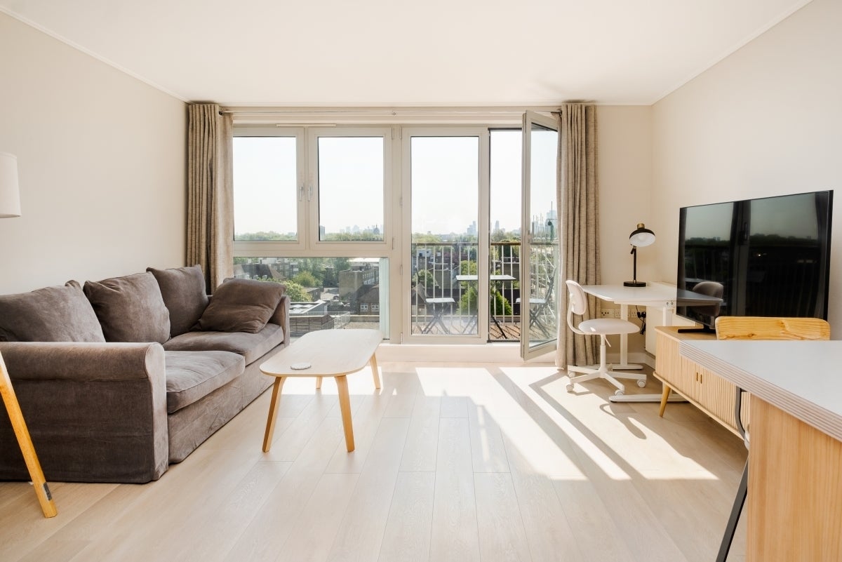 Flat Eden Grove in Greater London