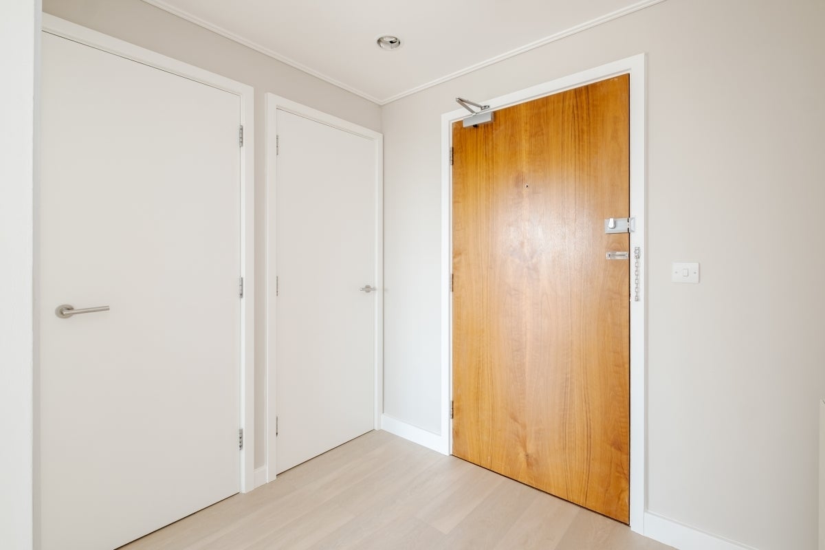 Flat Eden Grove in Greater London