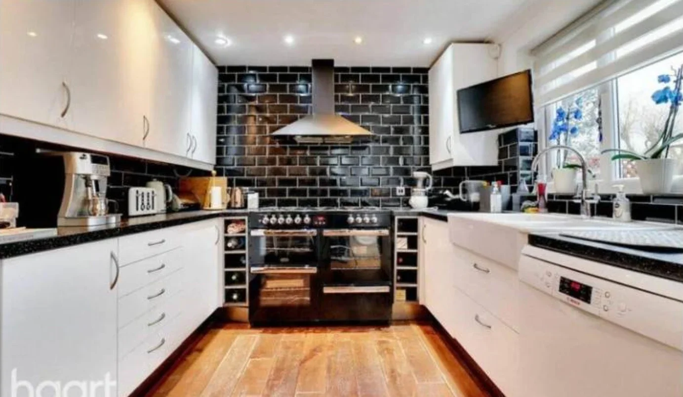 Room Macdonald Avenue in Greater London