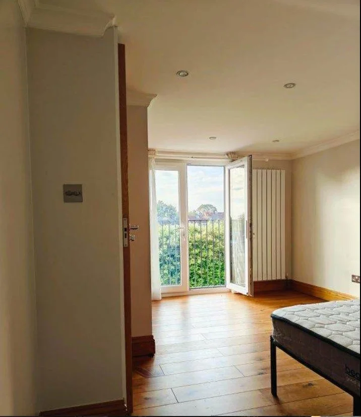Room Macdonald Avenue in Greater London