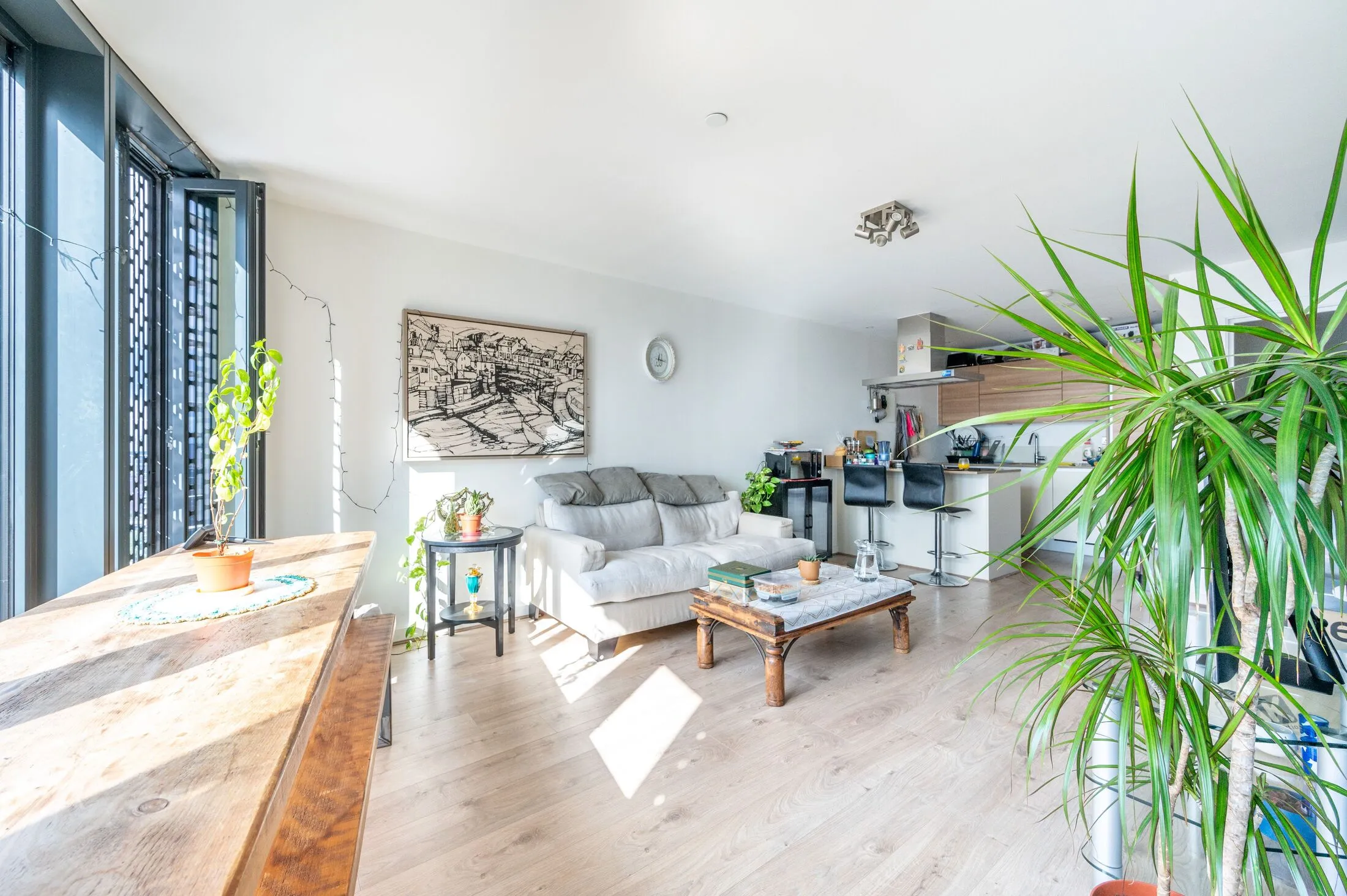 Flat Meridian Square in Greater London