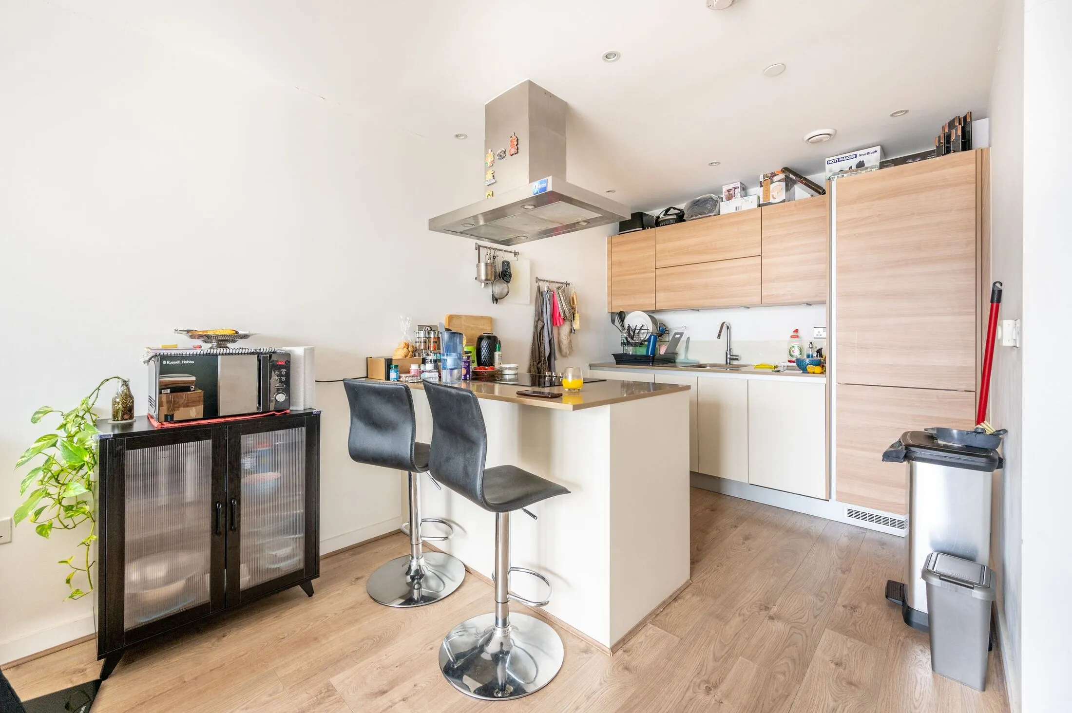 Flat Meridian Square in Greater London