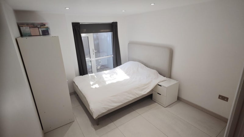 Room Bell Brook Rise in Greater London