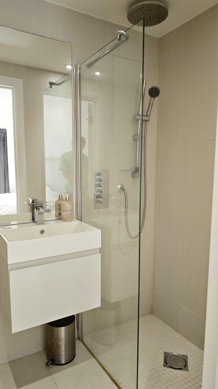 Room Bell Brook Rise in Greater London