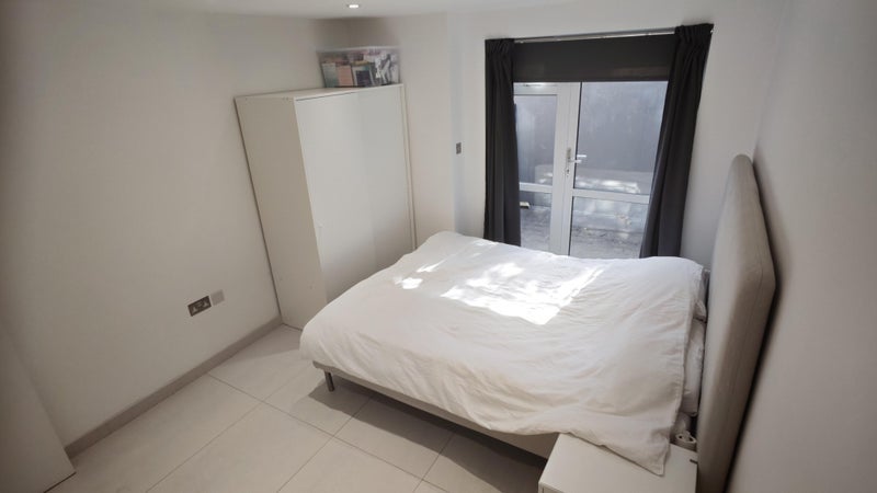 Room Bell Brook Rise in Greater London