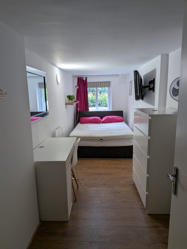 Room Akerman Road in Greater London