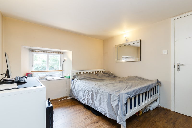 Room Akerman Road in Greater London