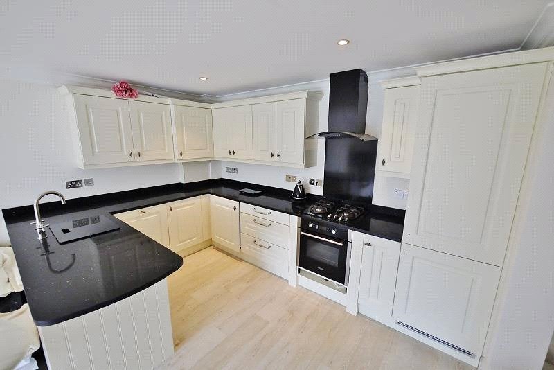 Flat Seven Arches Road in Brentwood