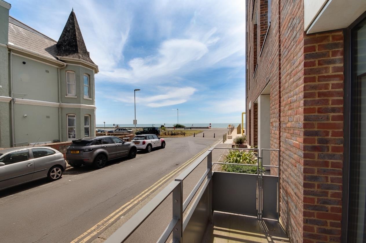 Flat Brighton Road in Worthing