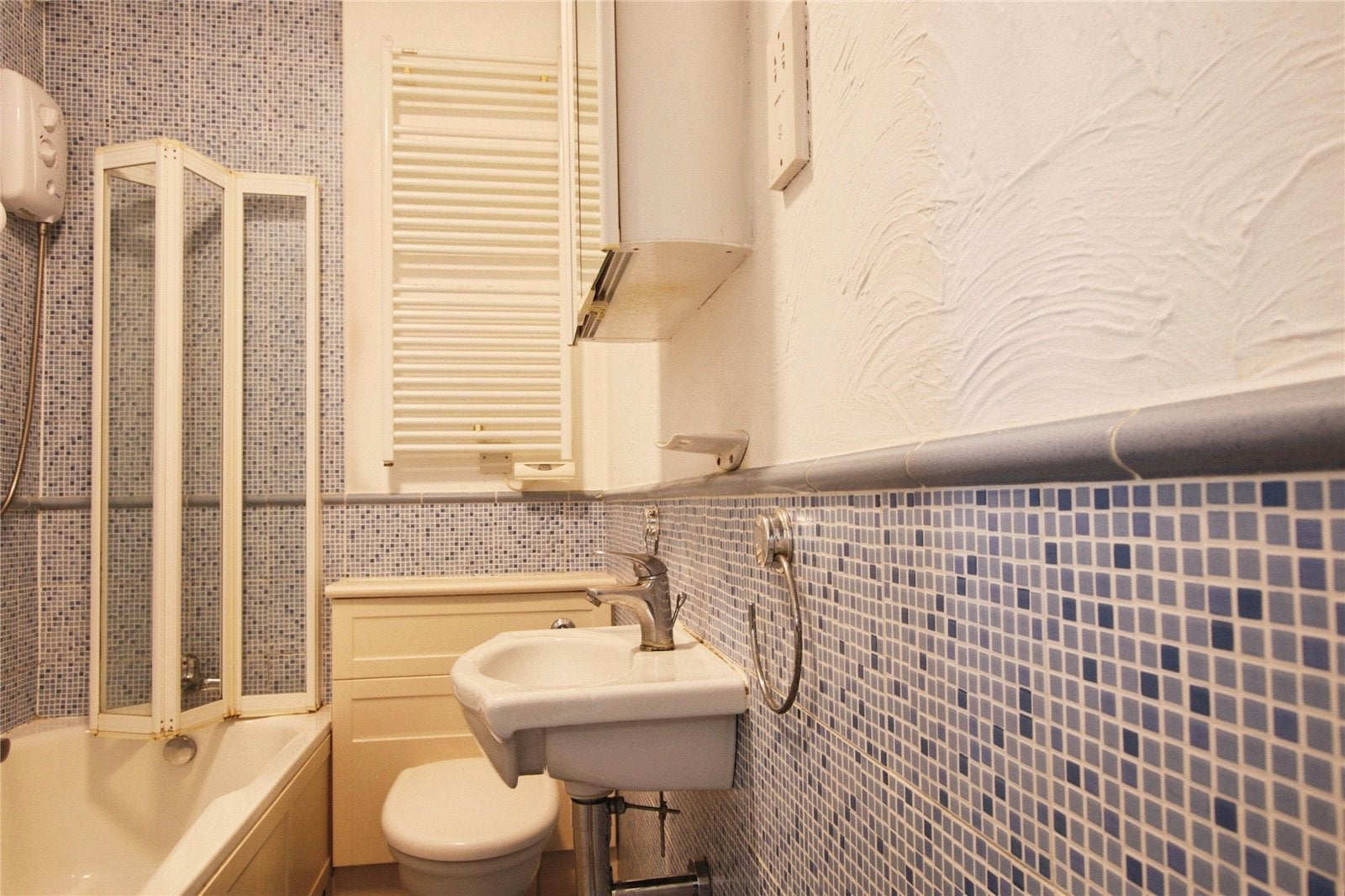 Flat Southern Road in Surrey Heath