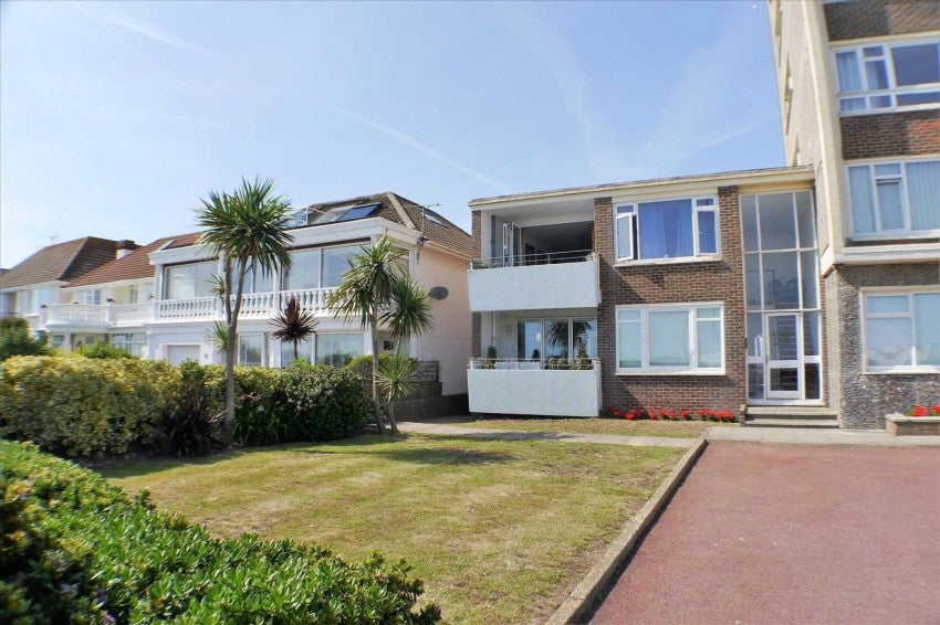 Flat Grand Avenue in Worthing