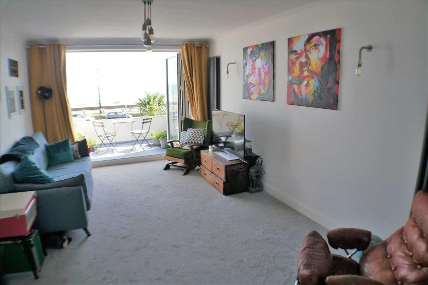 Flat Grand Avenue in Worthing