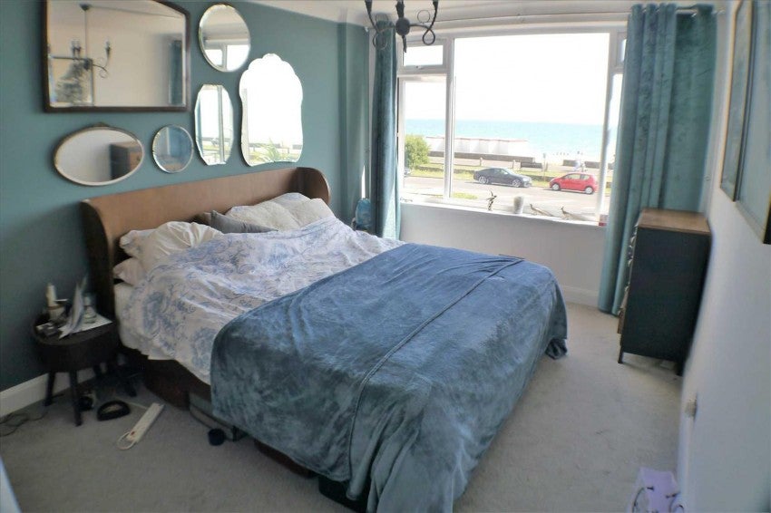 Flat Grand Avenue in Worthing