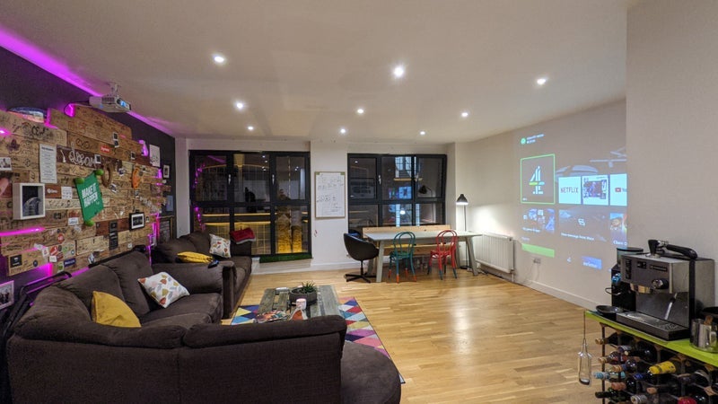 Room Clifton Street in Greater London