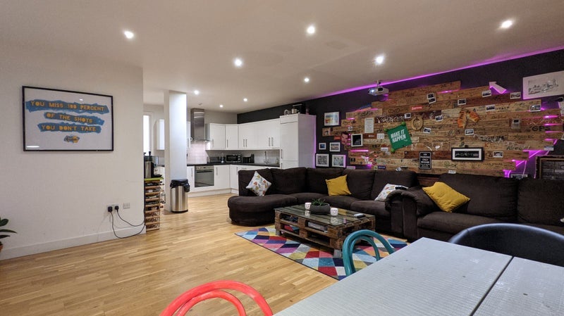 Room Clifton Street in Greater London