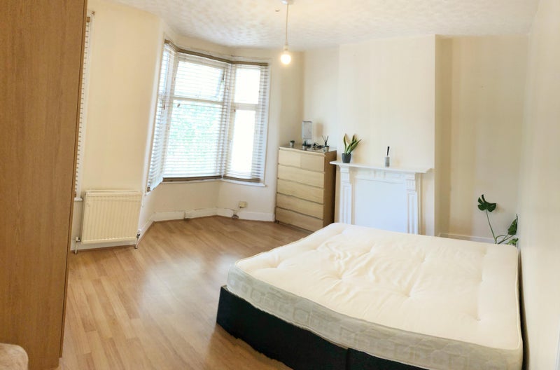 House Palmerston Road in Greater London