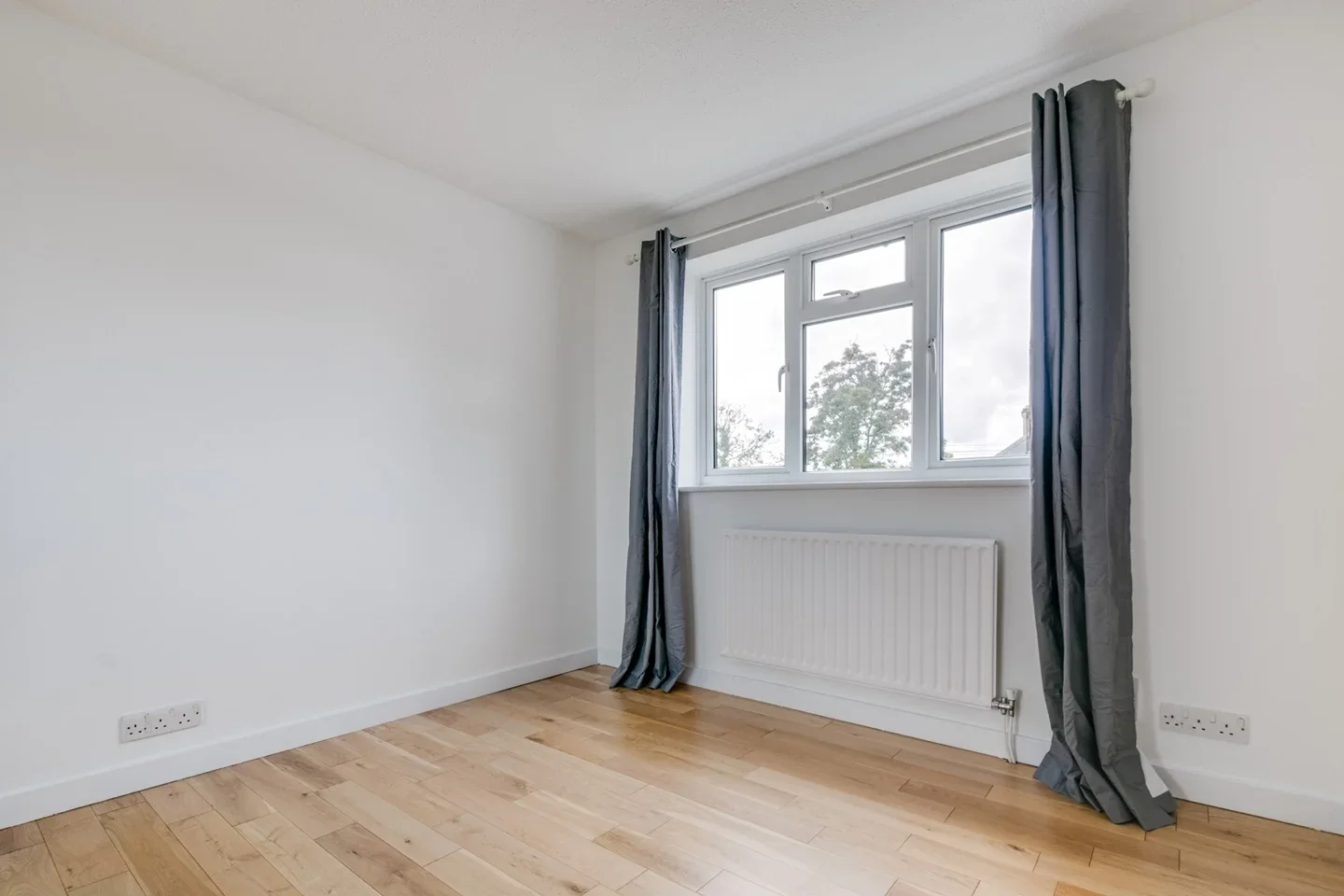 Flat Queenswood Avenue in Greater London