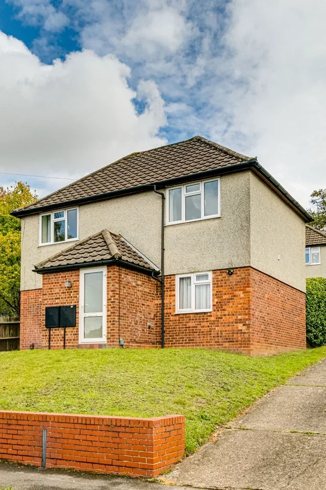 Flat Queenswood Avenue in Greater London