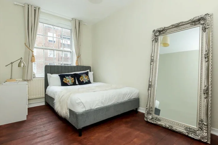Flat Greenham Close in Greater London