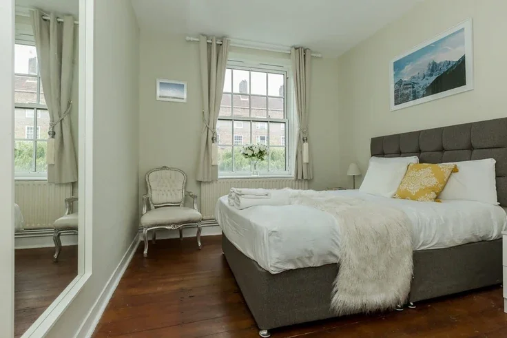 Flat Greenham Close in Greater London