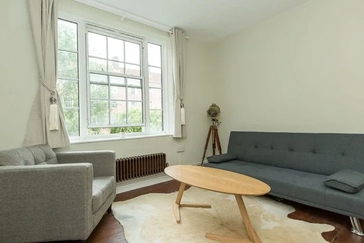 Flat Greenham Close in Greater London