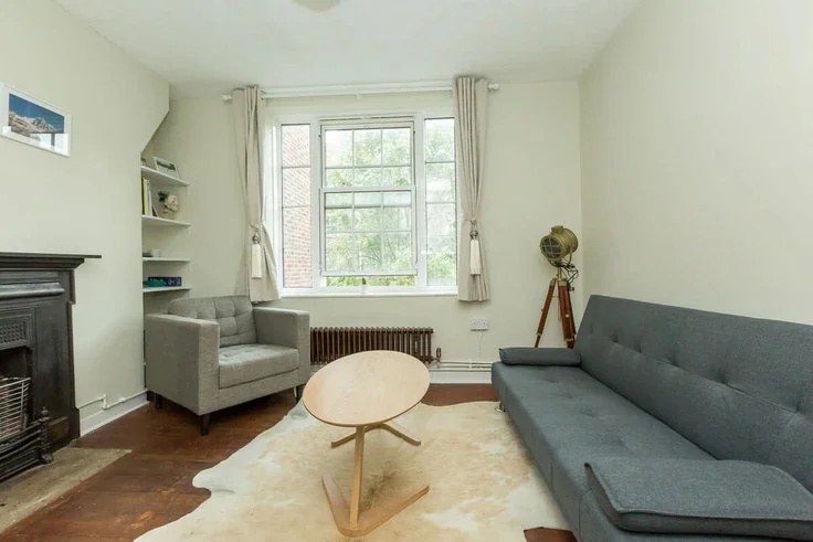 Flat Greenham Close in Greater London