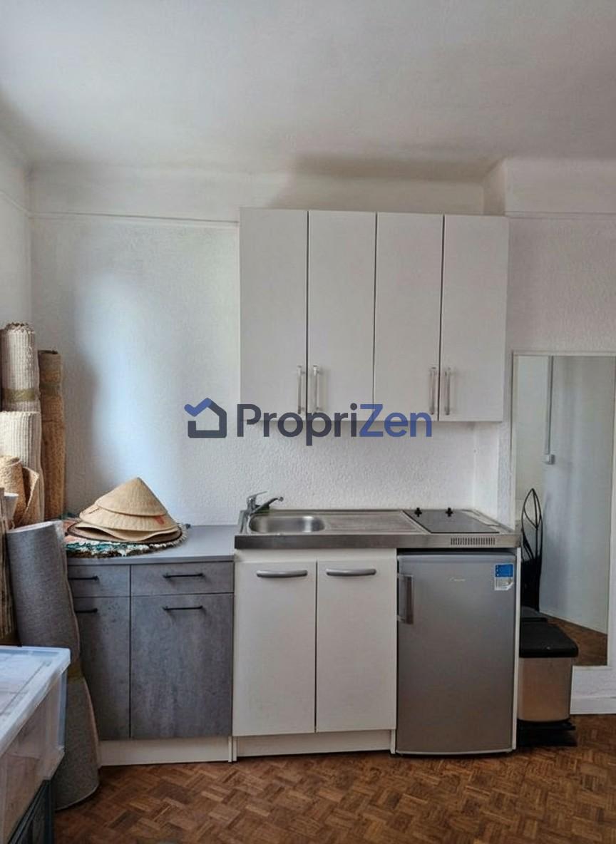 Appartement Rue des Cascades à Paris