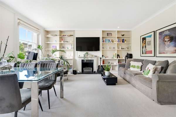 Flat Ensor Mews in Greater London