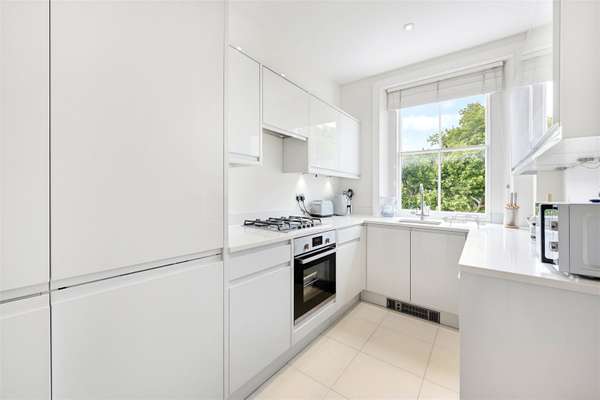 Flat Ensor Mews in Greater London