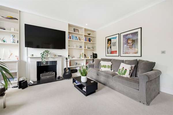 Flat Ensor Mews in Greater London