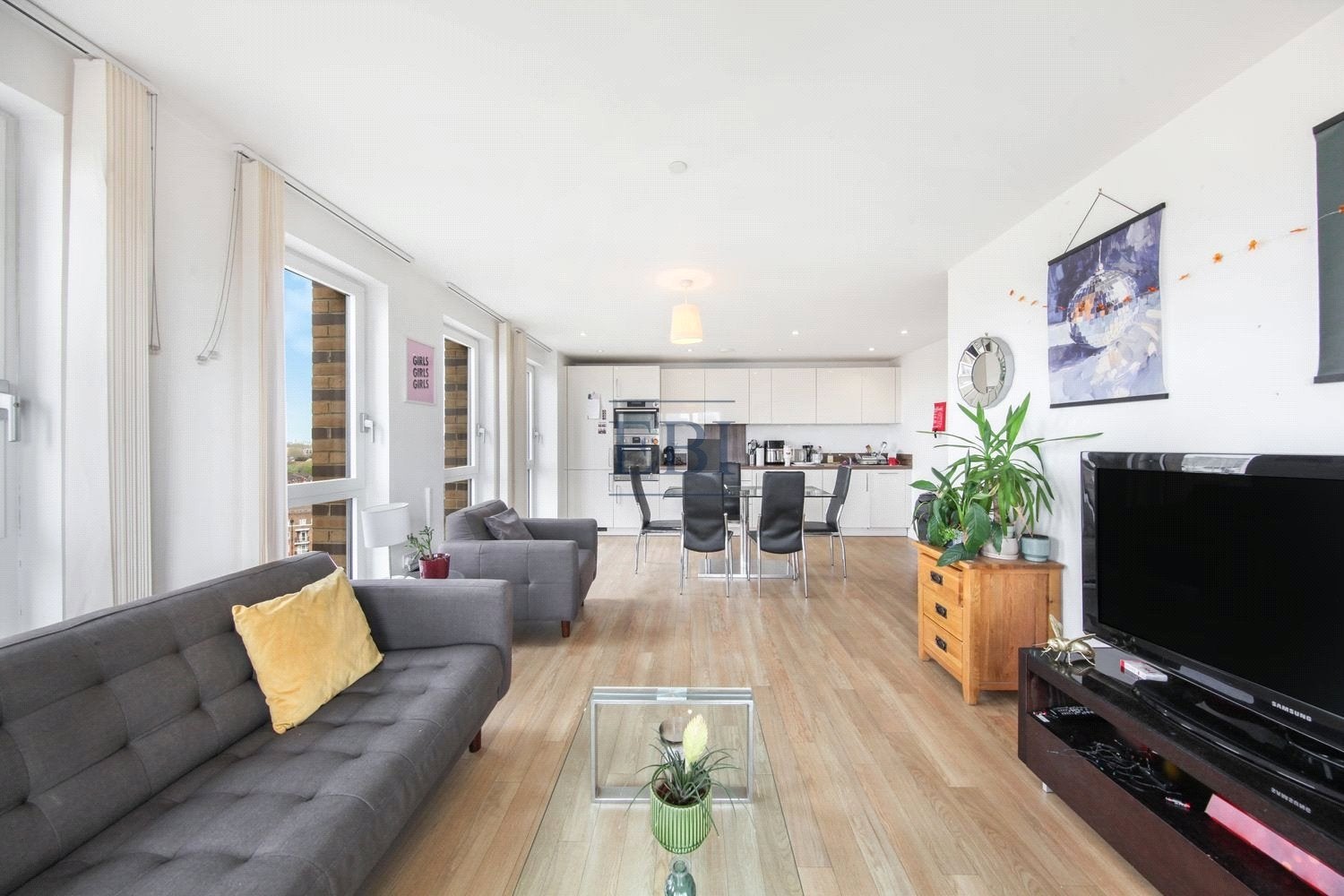Flat Hannaford Walk in Greater London
