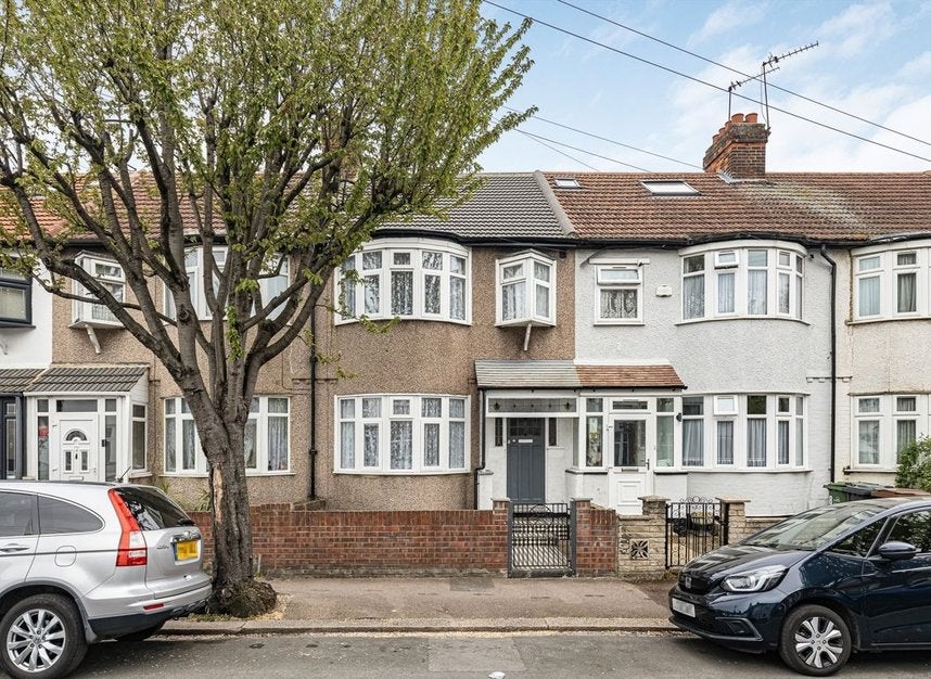 Flat Sanderstead Road in Greater London