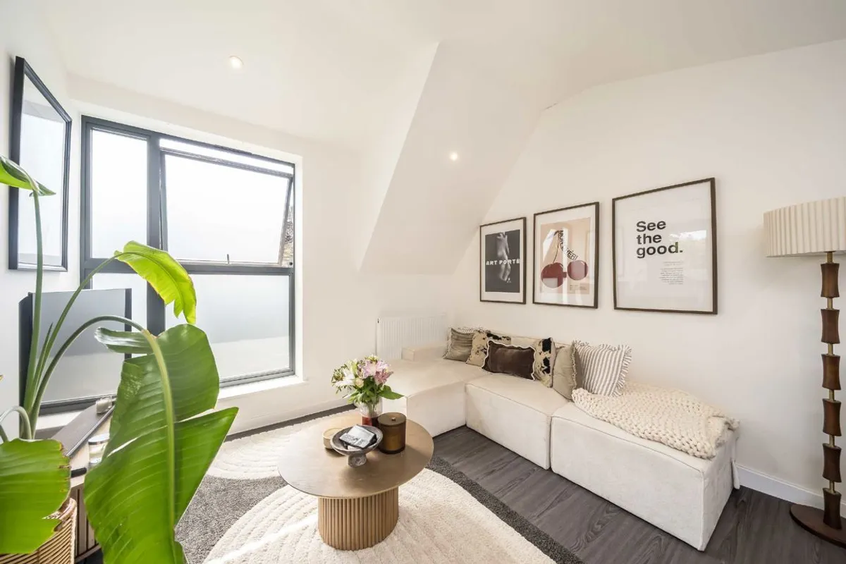 Flat Estreham Road in Greater London